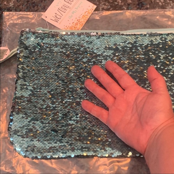 Aqua/Silver Sequin Wet-Dry Wristlet/Bag. 2-way sequins. 12.5” x 8.5” - Picture 5 of 6